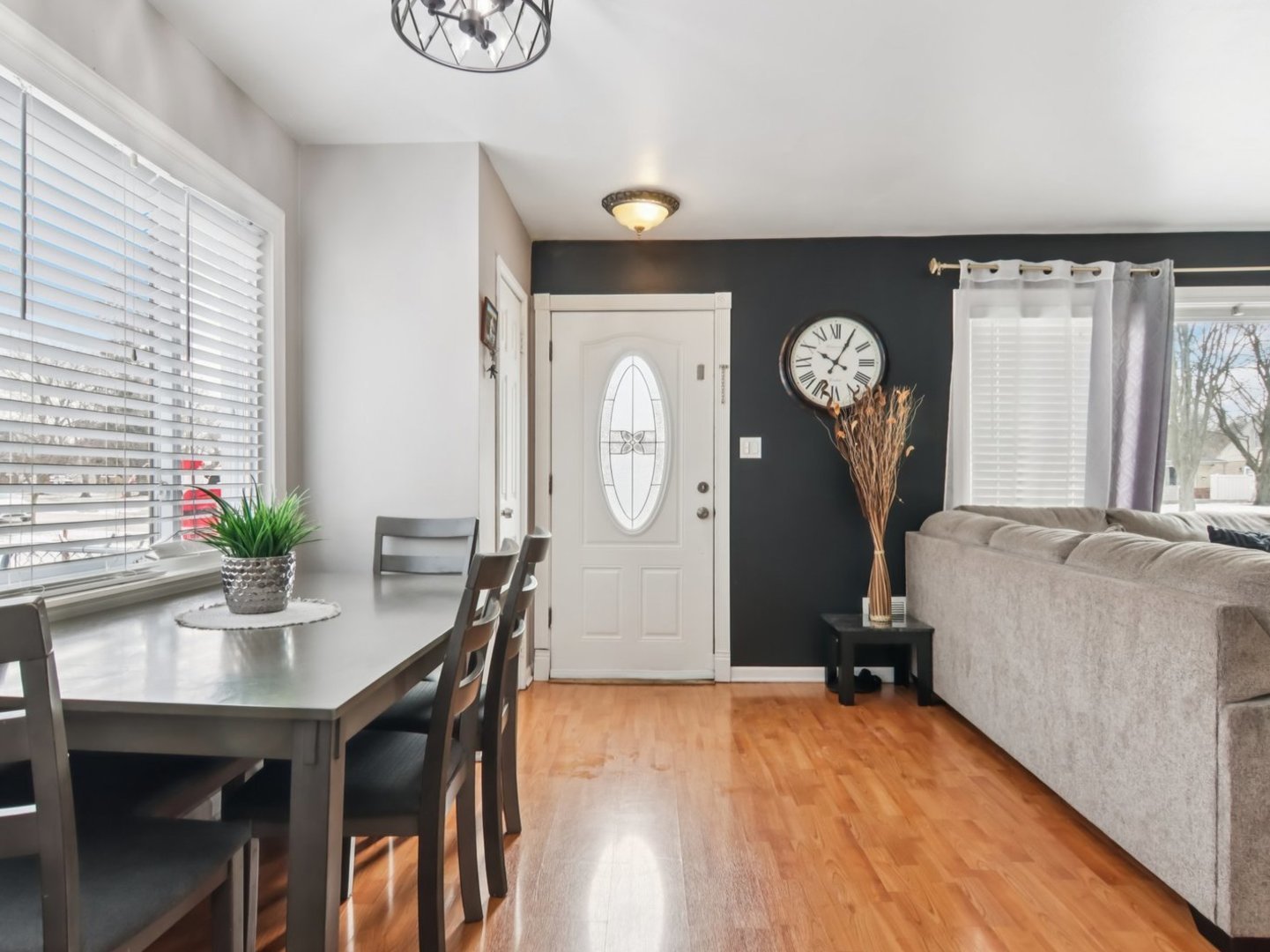 2124 Halsey Drive, Des Plaines, IL 60018