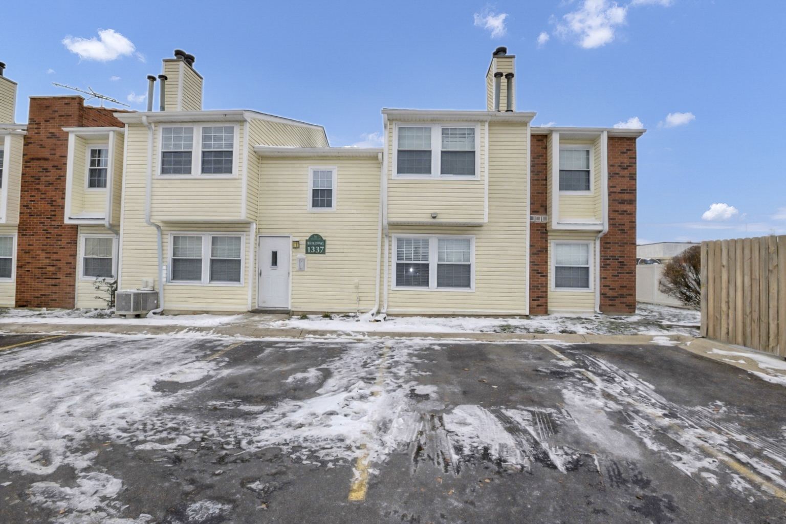 1337 E WYNDHAM Circle #208, Palatine, IL 60074