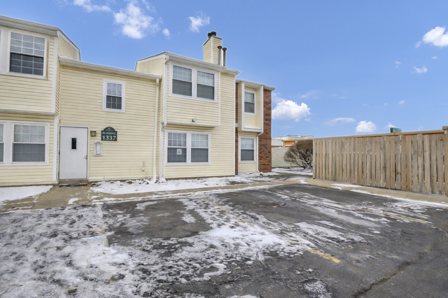 1337 E WYNDHAM Circle #208, Palatine, IL 60074