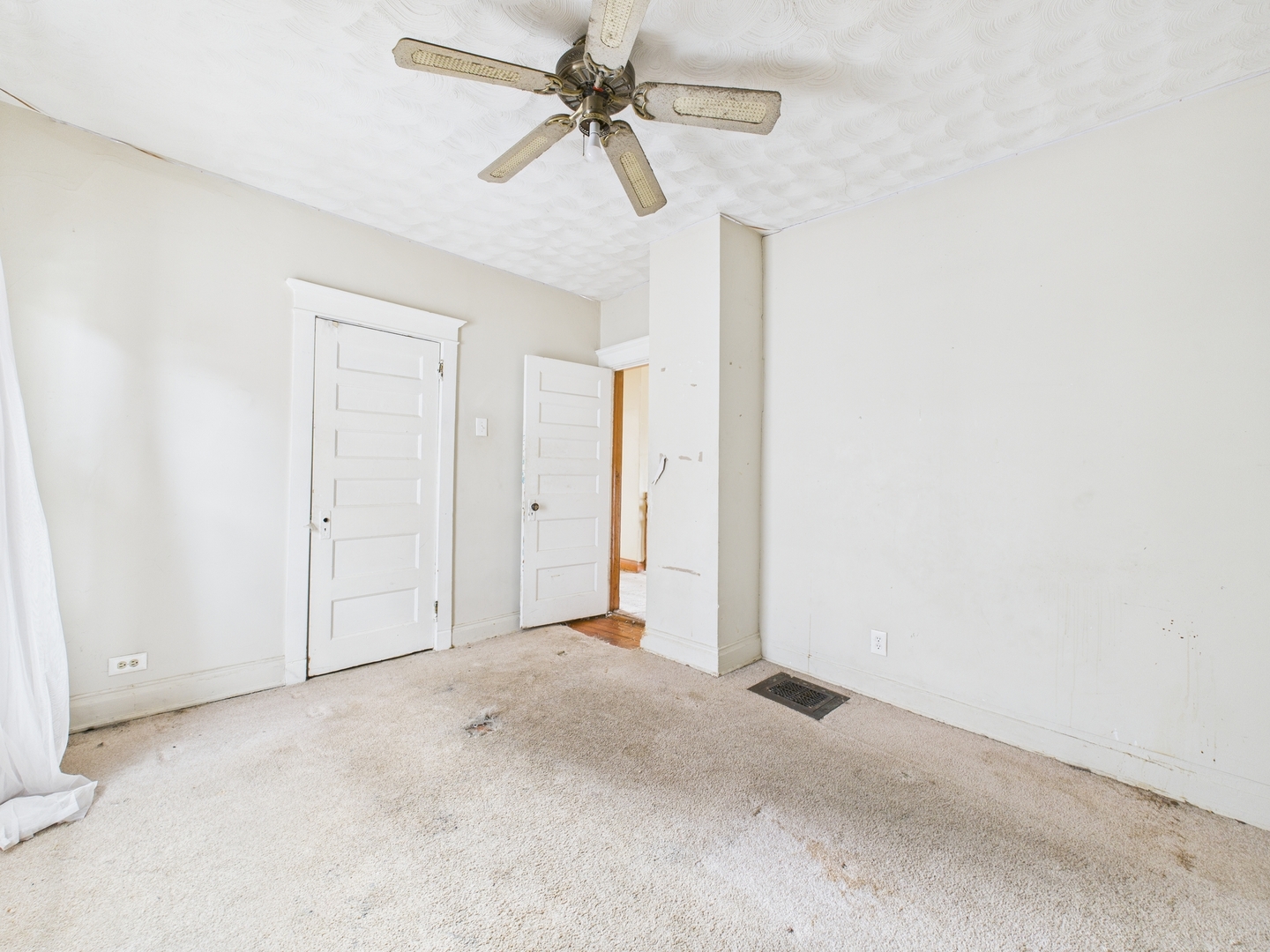 5830 W Race Avenue, Chicago, IL 60644