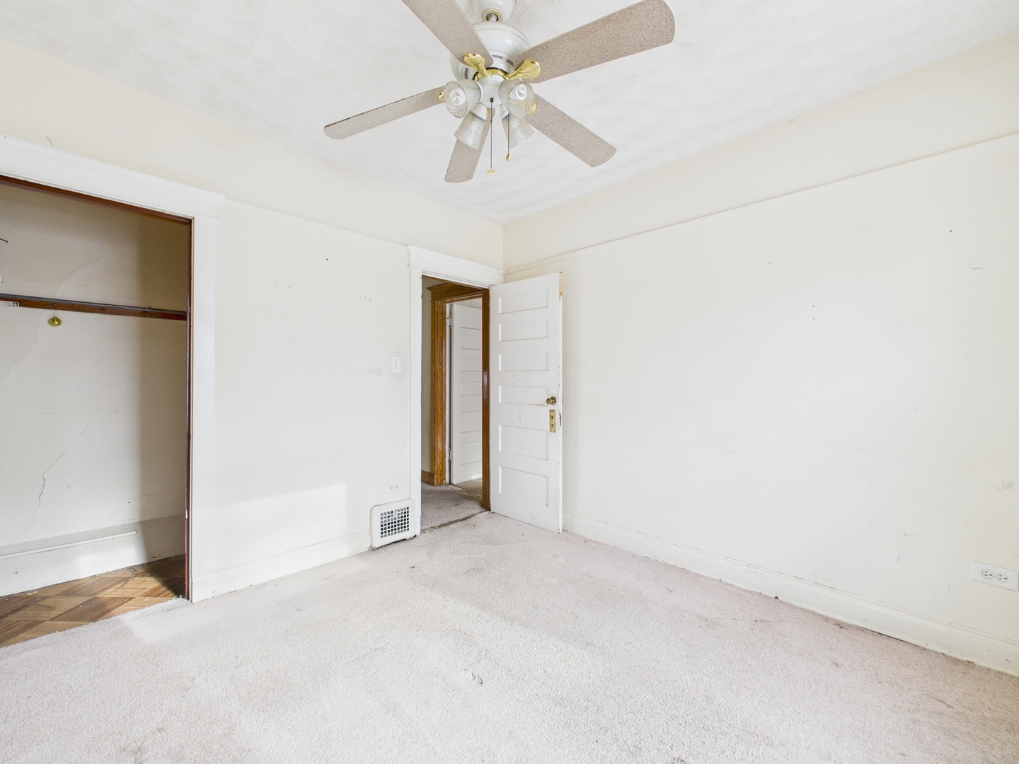 5830 W Race Avenue, Chicago, IL 60644