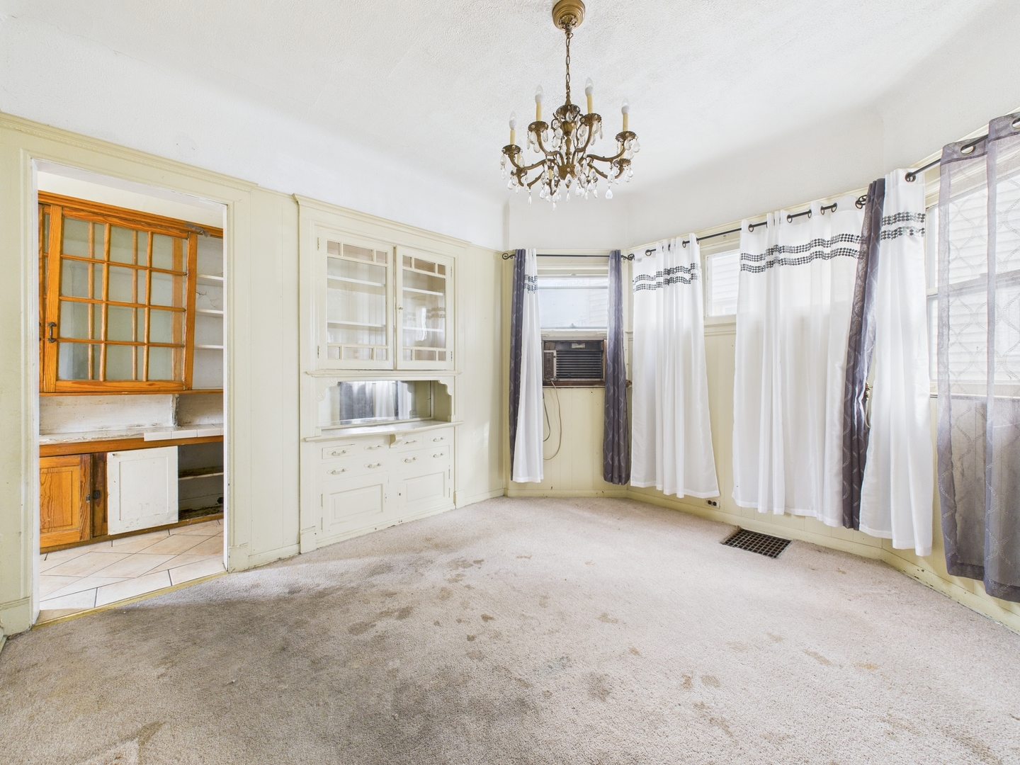 5830 W Race Avenue, Chicago, IL 60644