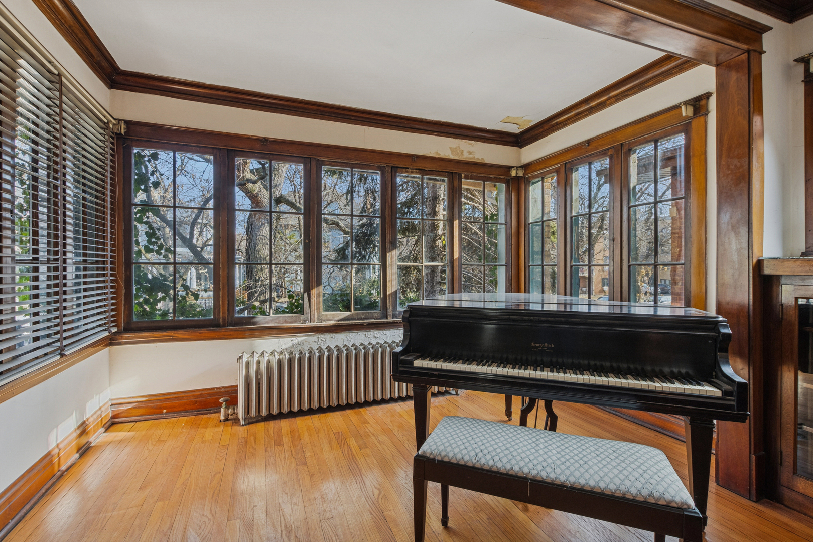 6714 N Ashland Avenue, Chicago, IL 60626