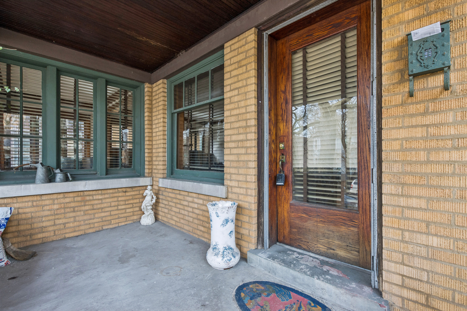 6714 N Ashland Avenue, Chicago, IL 60626