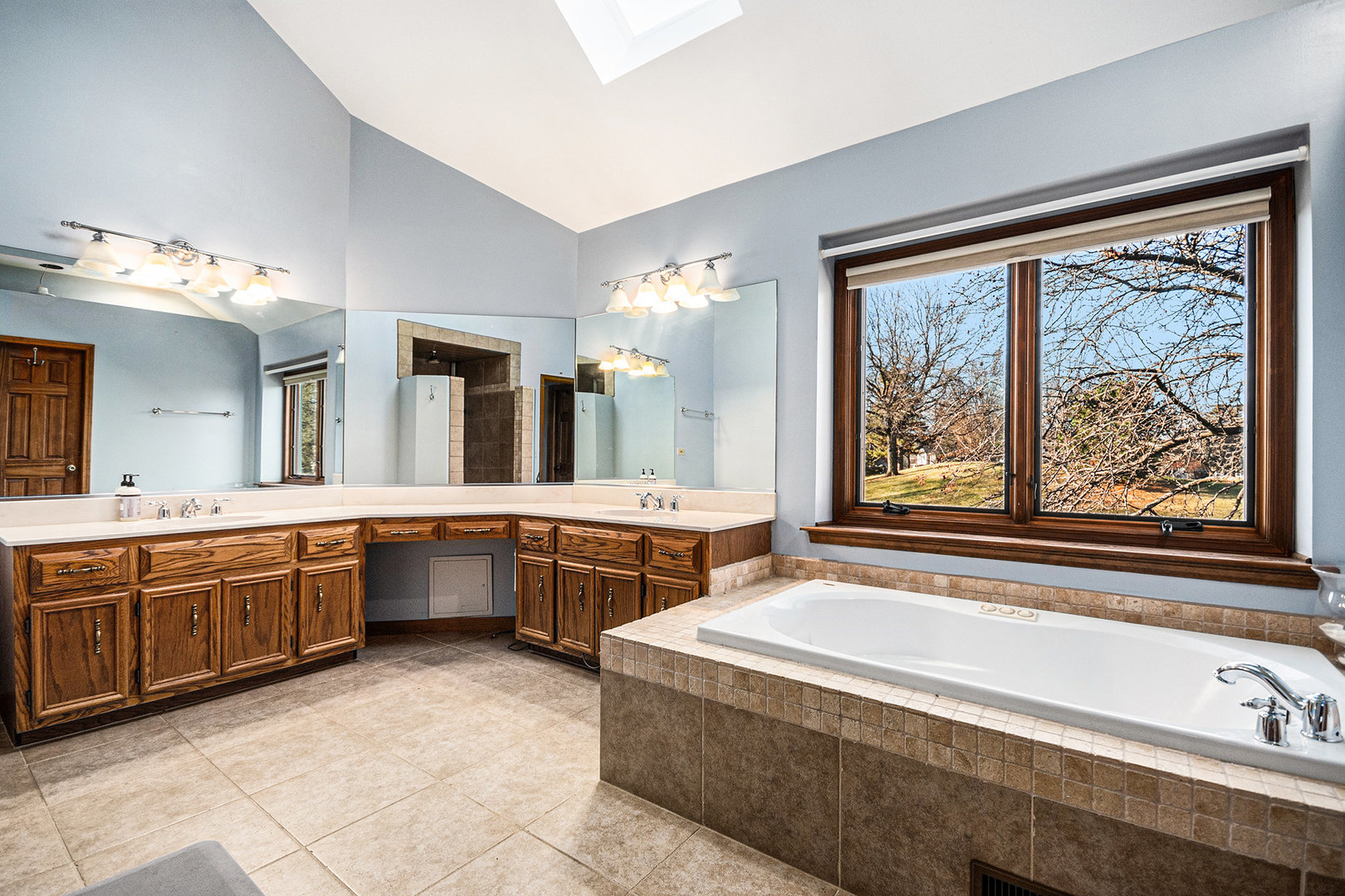 3942 Broadmoor Circle, Naperville, IL 60564