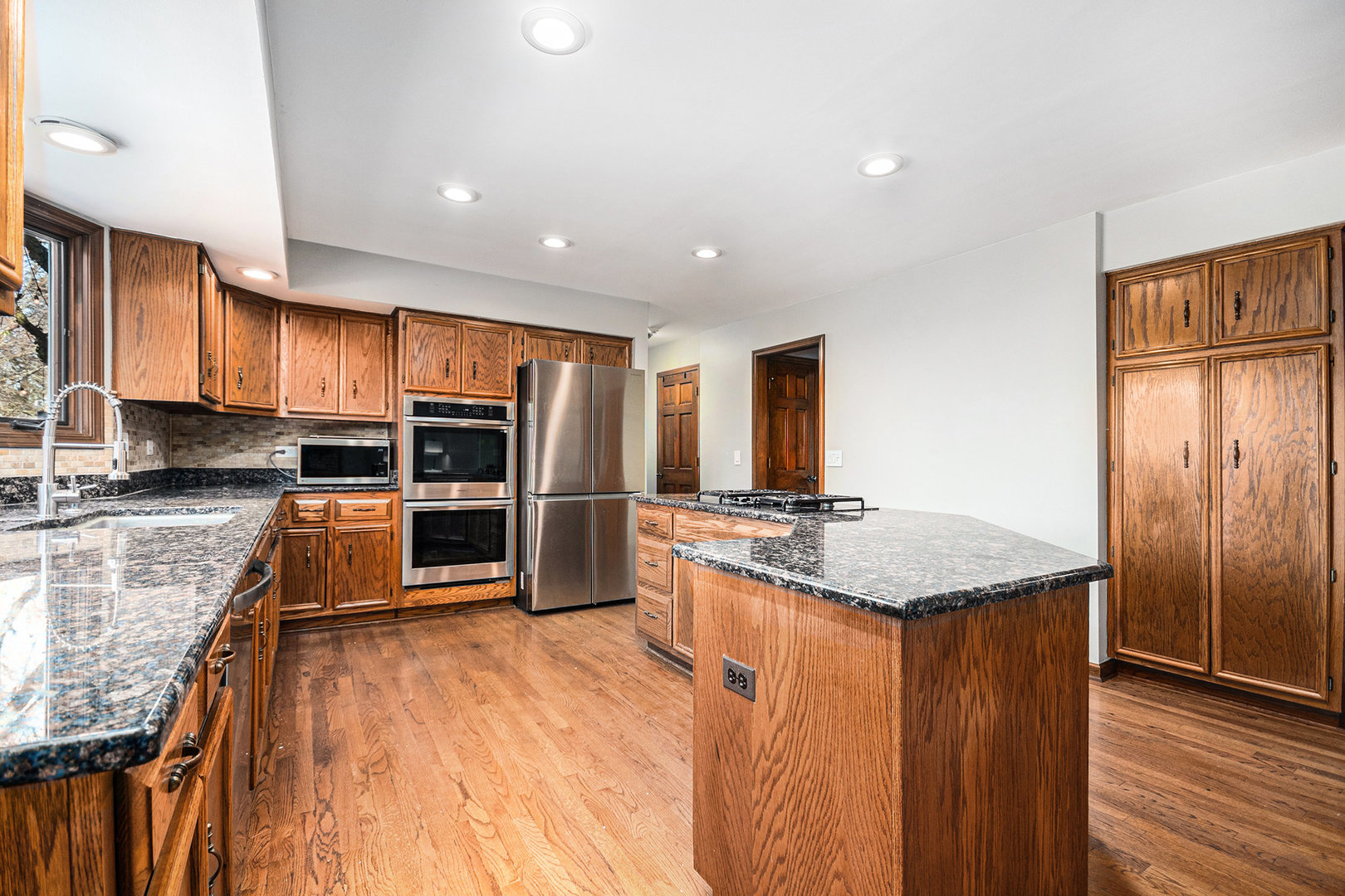 3942 Broadmoor Circle, Naperville, IL 60564