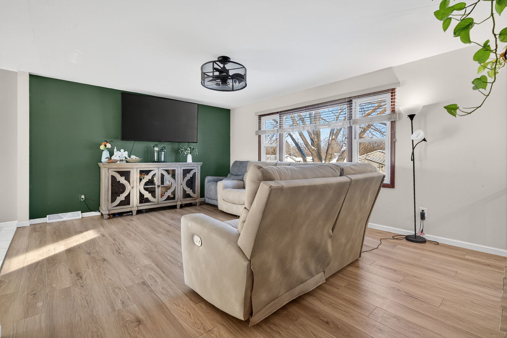 24333 S Valley Drive, Channahon, IL 60410