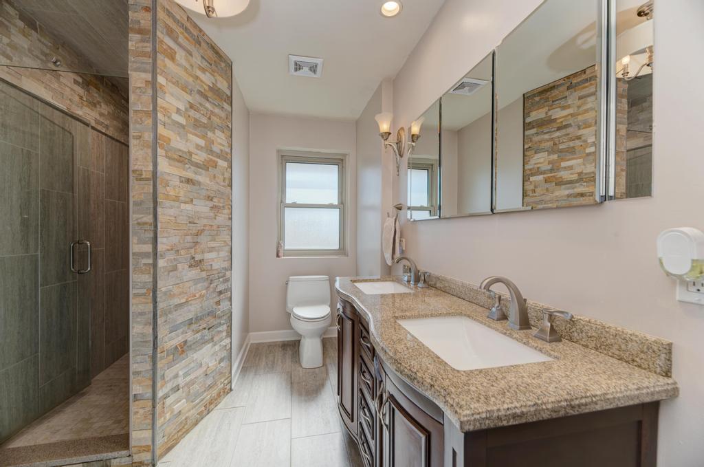 6 Meadowood Drive, Oak Brook, IL 60523