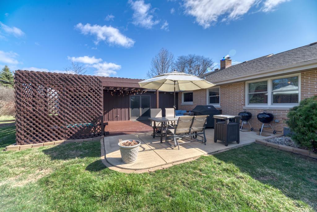 6 Meadowood Drive, Oak Brook, IL 60523