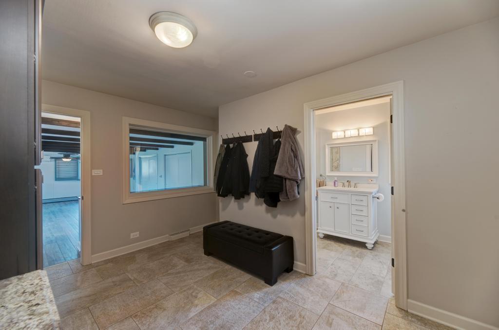 6 Meadowood Drive, Oak Brook, IL 60523