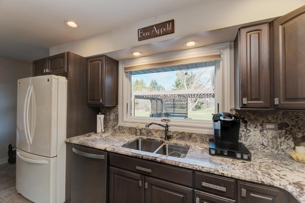 6 Meadowood Drive, Oak Brook, IL 60523