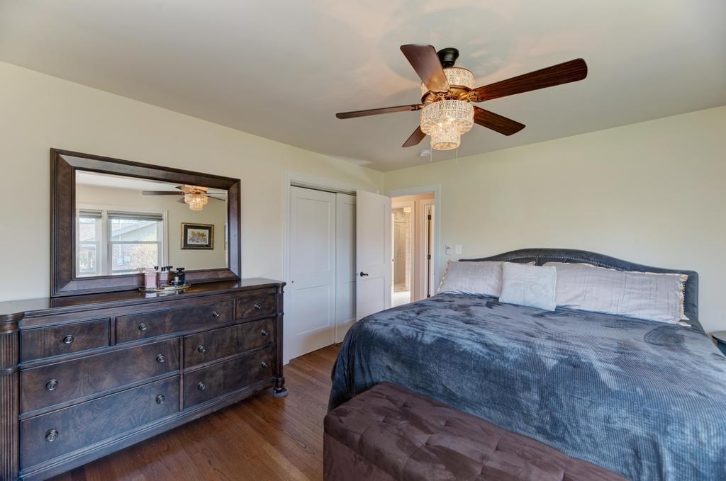 6 Meadowood Drive, Oak Brook, IL 60523