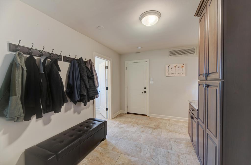 6 Meadowood Drive, Oak Brook, IL 60523