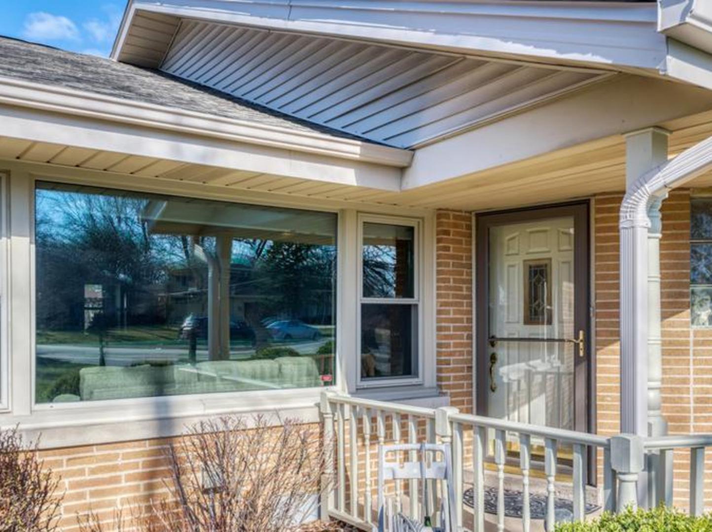 6 Meadowood Drive, Oak Brook, IL 60523