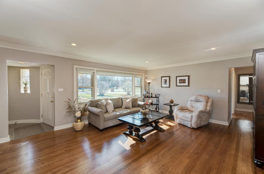 6 Meadowood Drive, Oak Brook, IL 60523