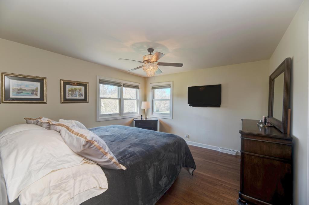 6 Meadowood Drive, Oak Brook, IL 60523