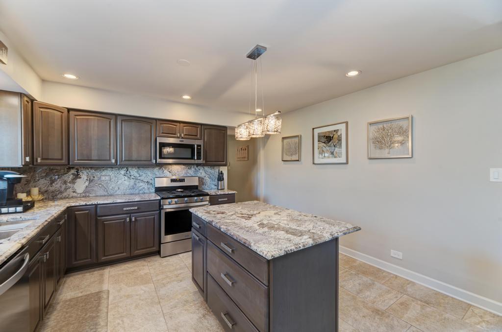 6 Meadowood Drive, Oak Brook, IL 60523