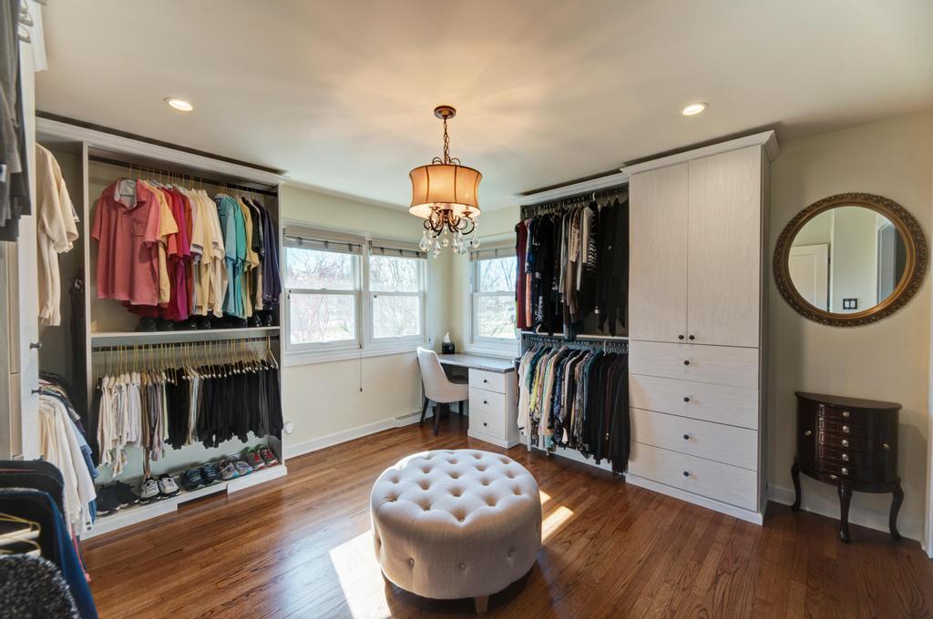 6 Meadowood Drive, Oak Brook, IL 60523