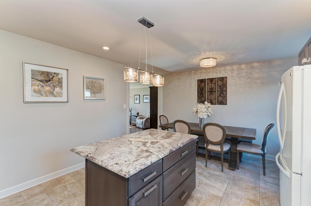 6 Meadowood Drive, Oak Brook, IL 60523