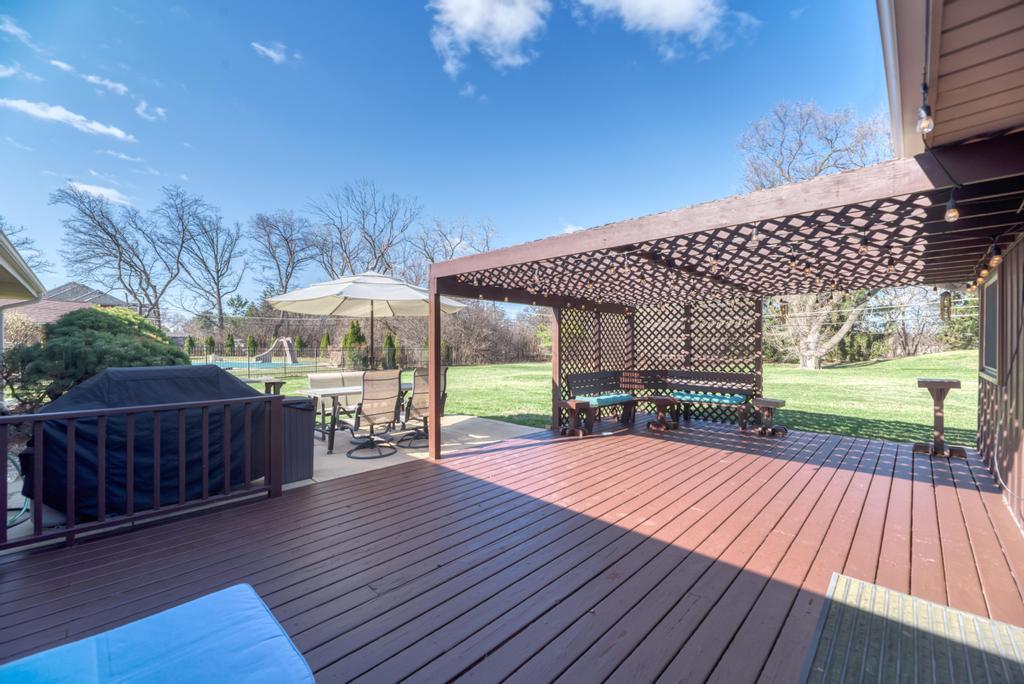 6 Meadowood Drive, Oak Brook, IL 60523