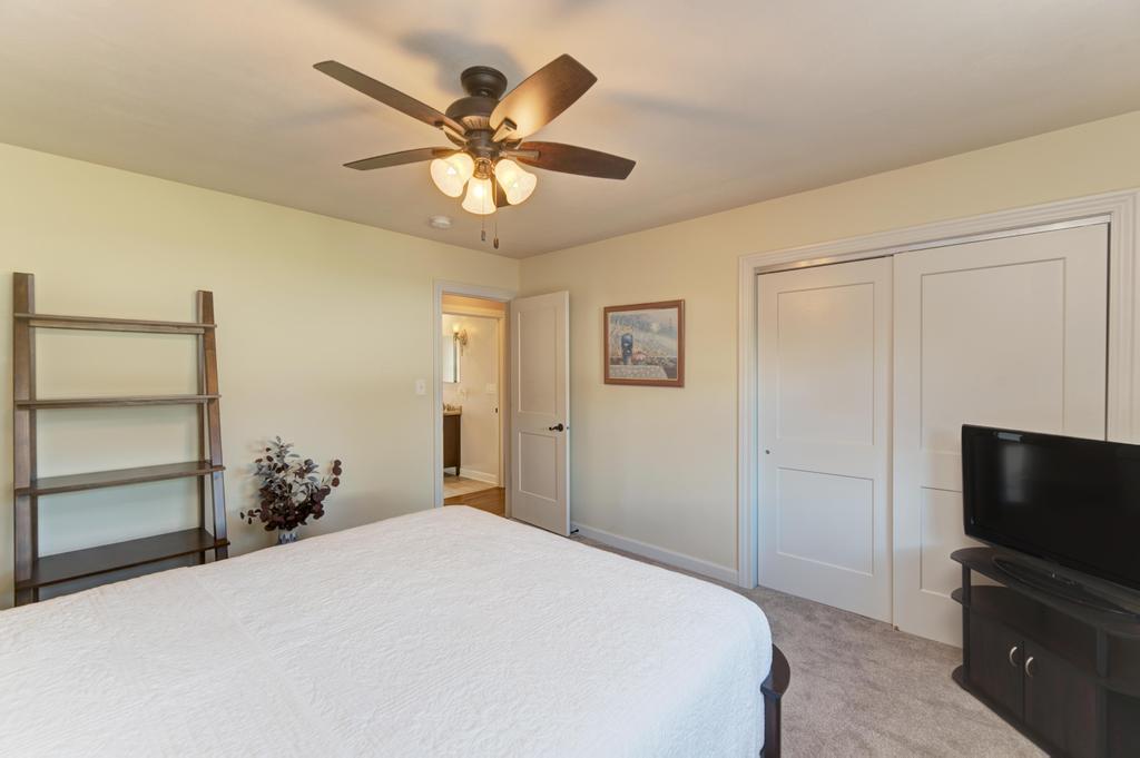 6 Meadowood Drive, Oak Brook, IL 60523