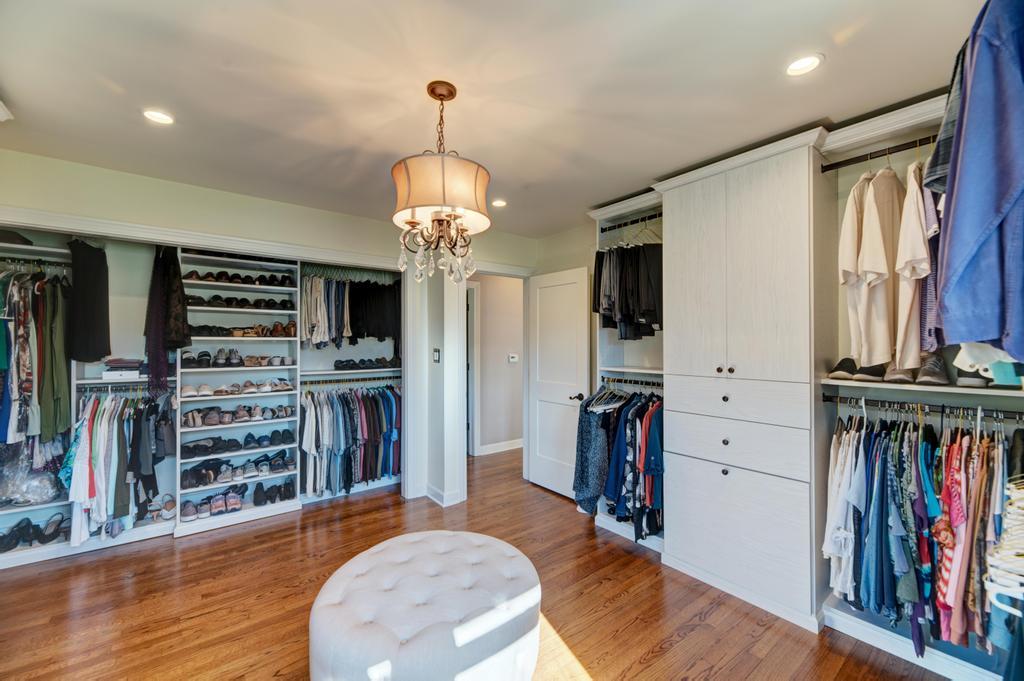 6 Meadowood Drive, Oak Brook, IL 60523