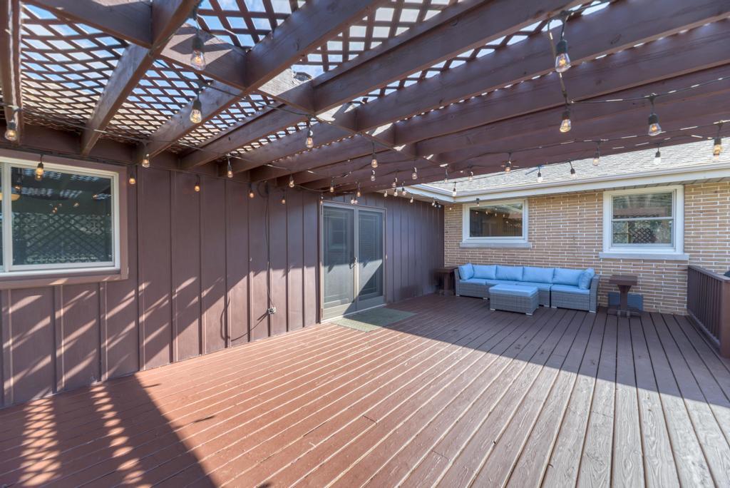 6 Meadowood Drive, Oak Brook, IL 60523