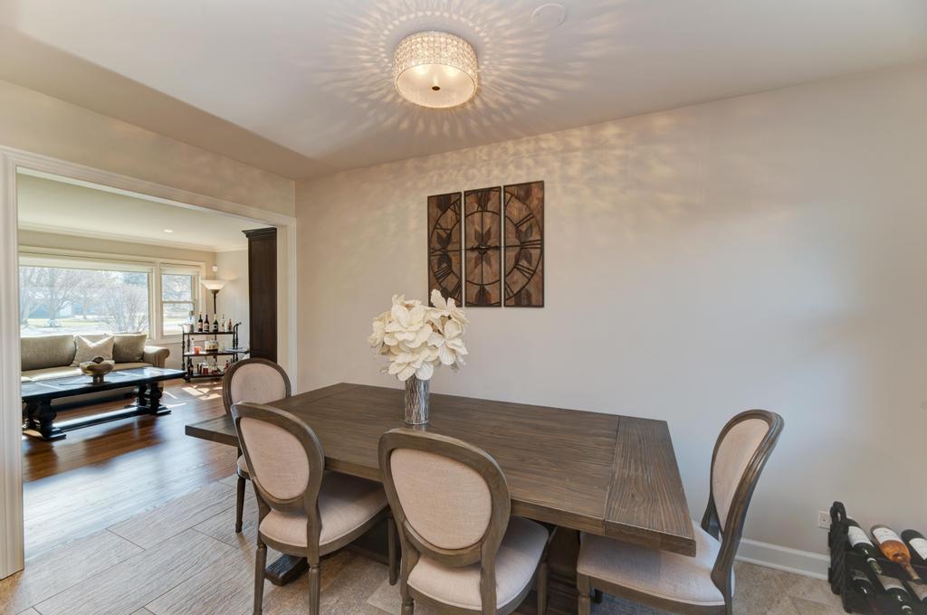 6 Meadowood Drive, Oak Brook, IL 60523