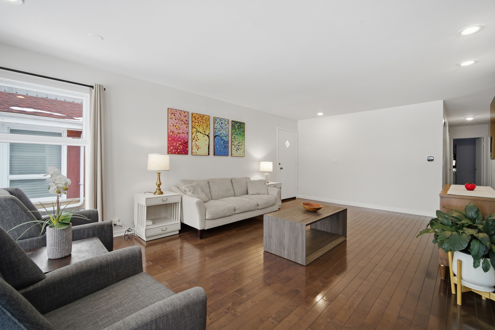 7531 N Karlov Avenue, Skokie, IL 60076