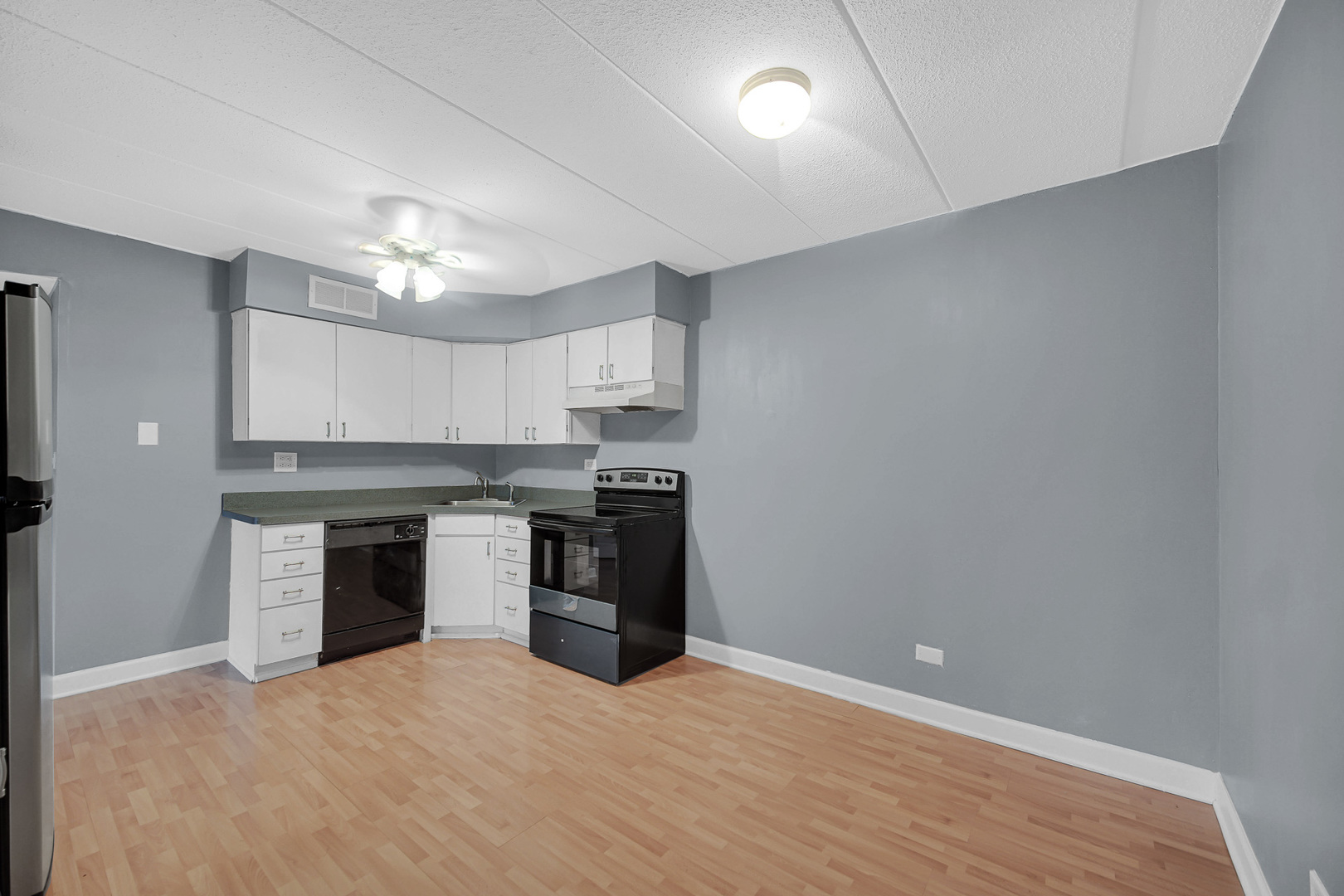 491 Timber Ridge Drive #101, Carol Stream, IL 60188