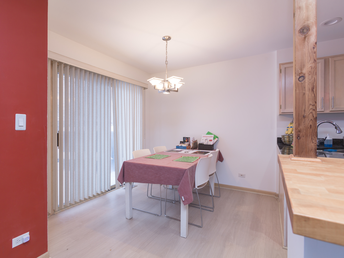 2 Willow Bridge Way, Bloomingdale, IL 60108