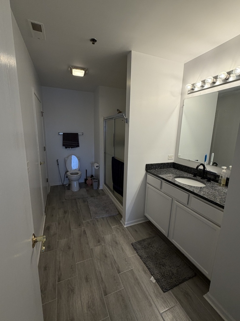 941 N Swift Road #302, Addison, IL 60101