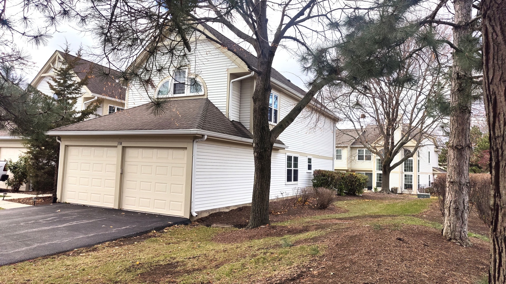 138 White Branch Court, Schaumburg, IL 60194