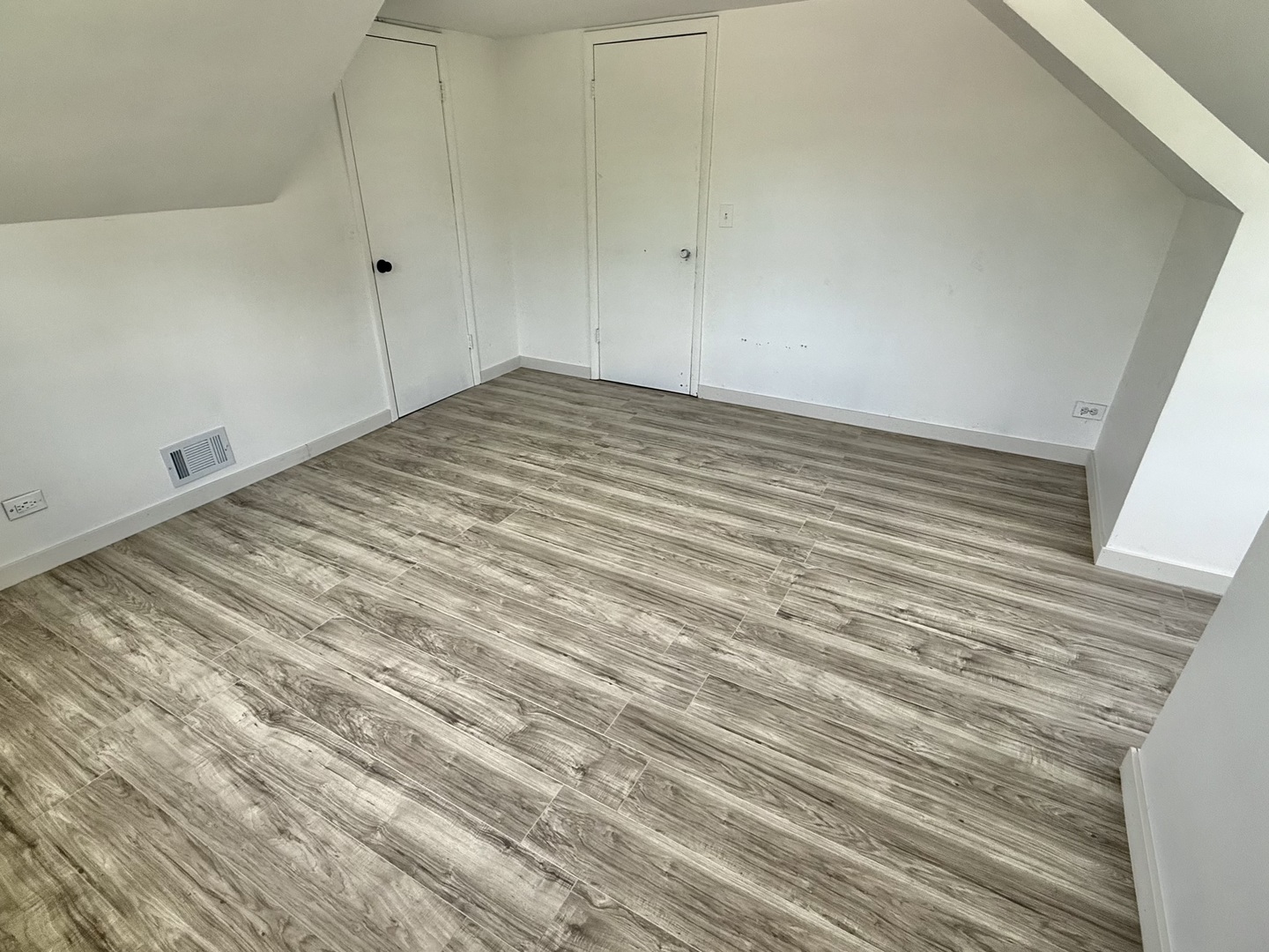 106 Kazwell Street, Willow Springs, IL 60480