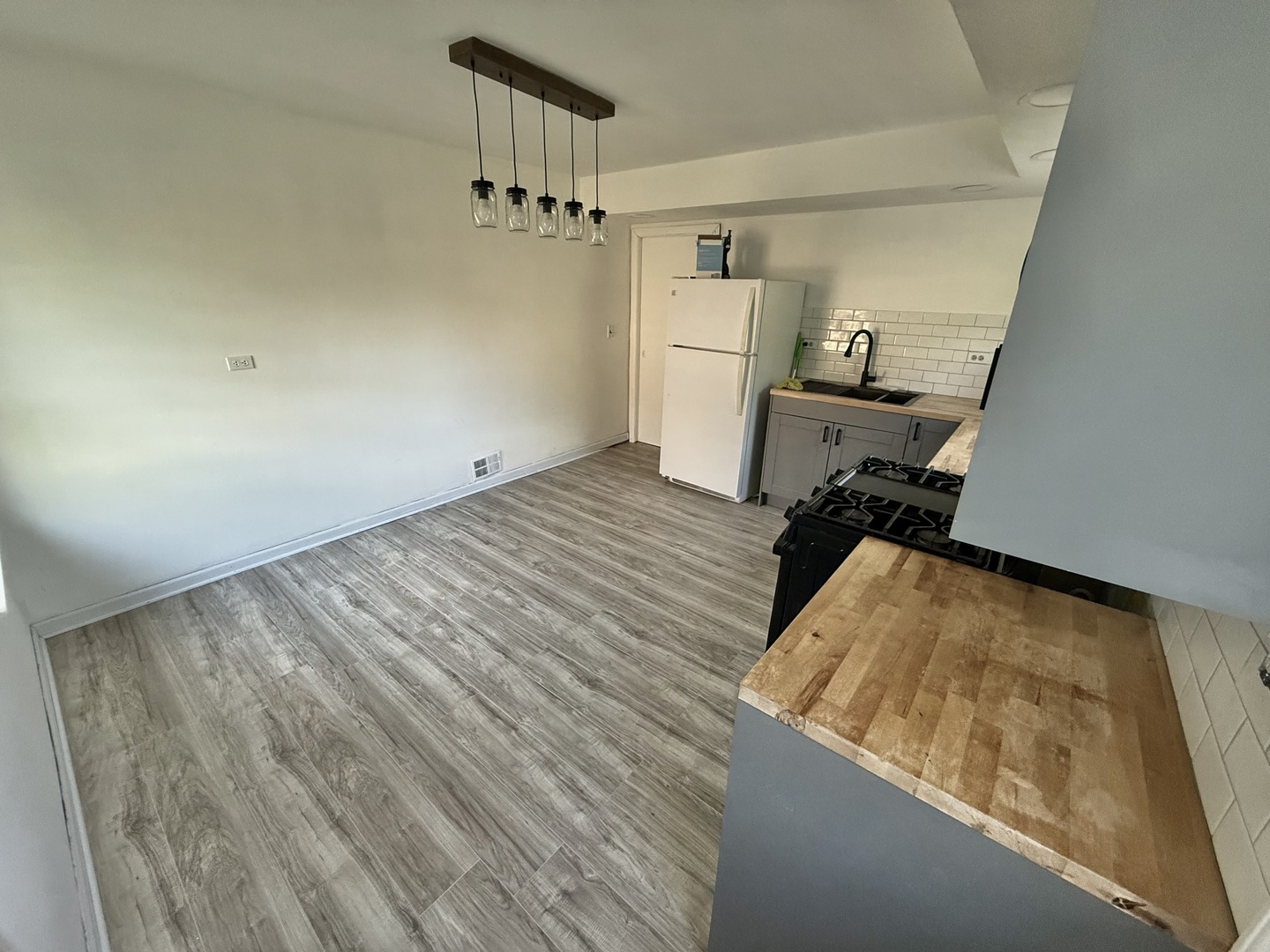 106 Kazwell Street, Willow Springs, IL 60480