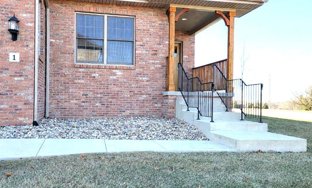 1 Saint Ivans Circle, Bloomington, IL 61705