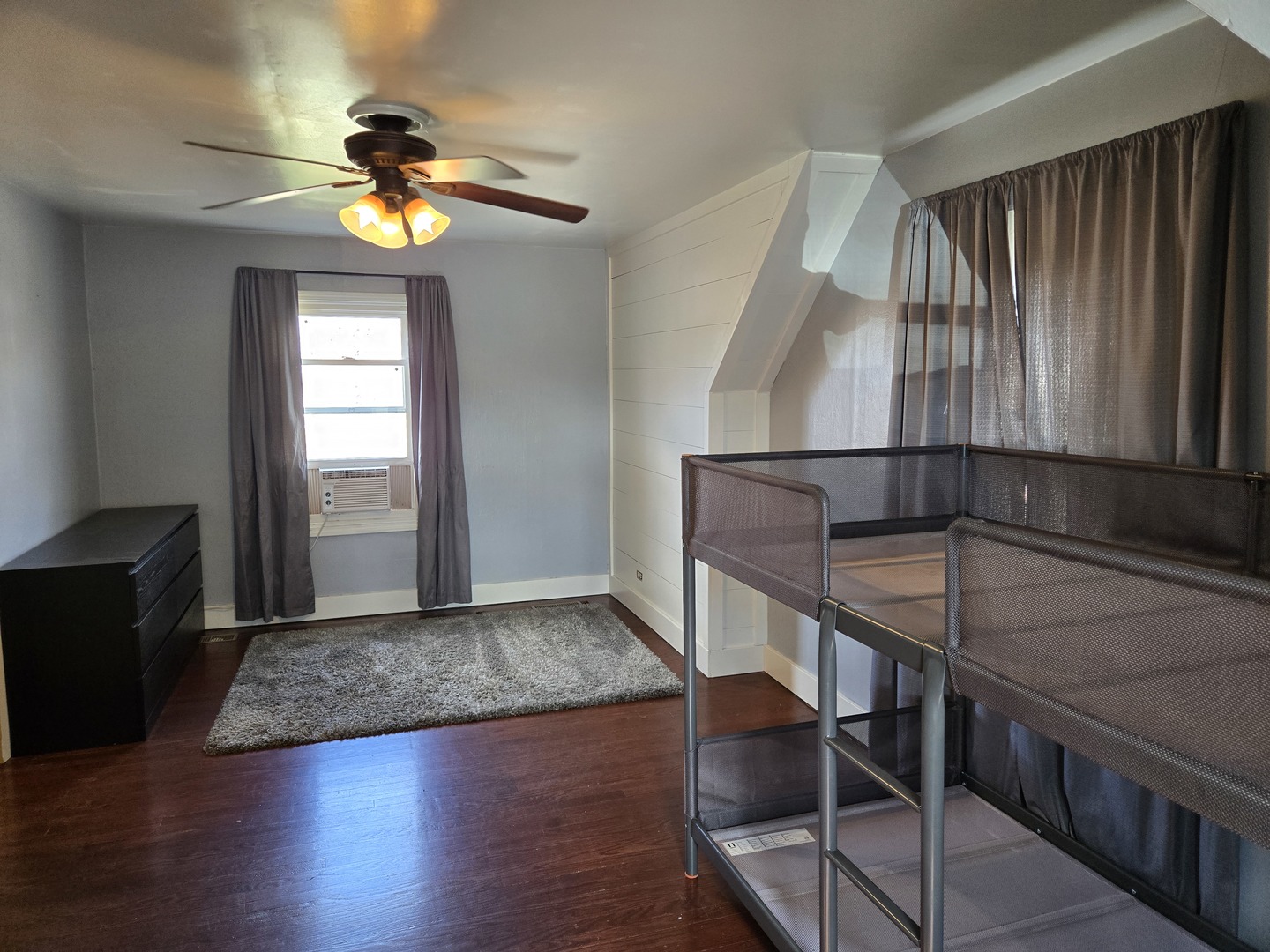 16517 Plainview Drive, Markham, IL 60428