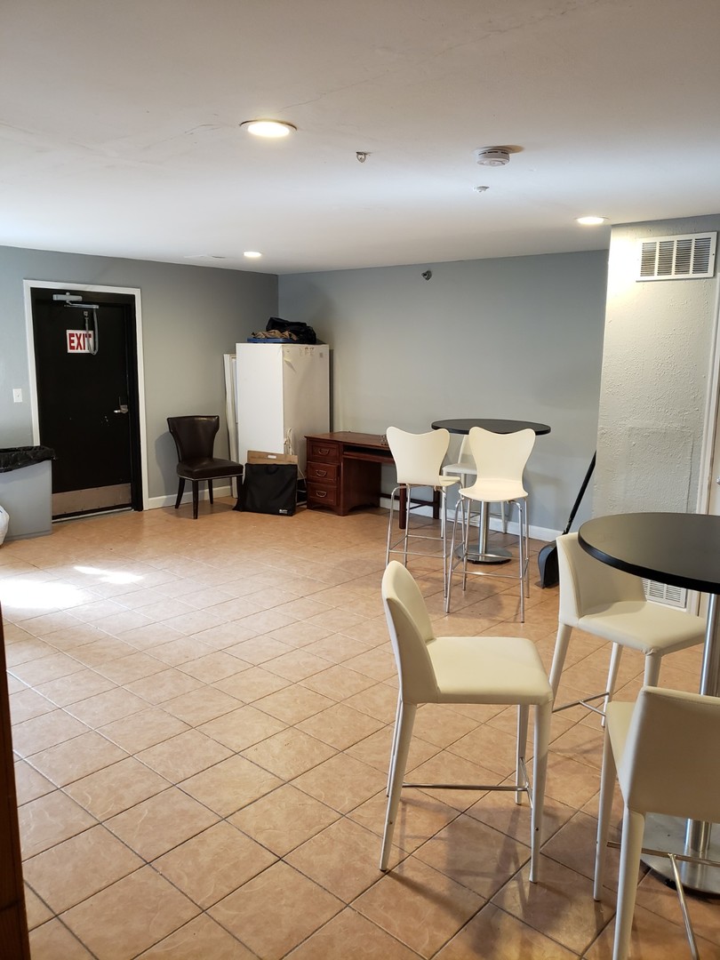 908 Greenbrier Road #908, DeKalb, IL 60115