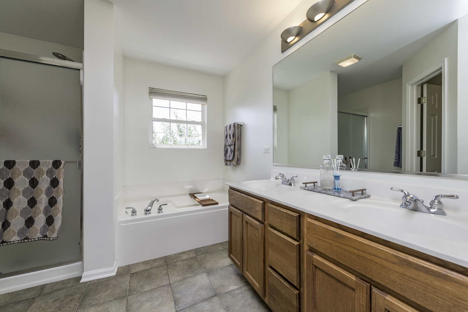 1650 Natures Way, Lindenhurst, IL 60046