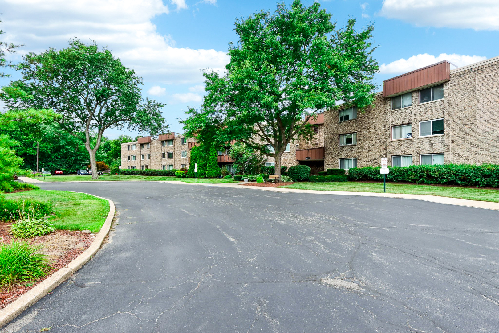 2650 Brookwood Way Drive #201B, Rolling Meadows, IL 60008
