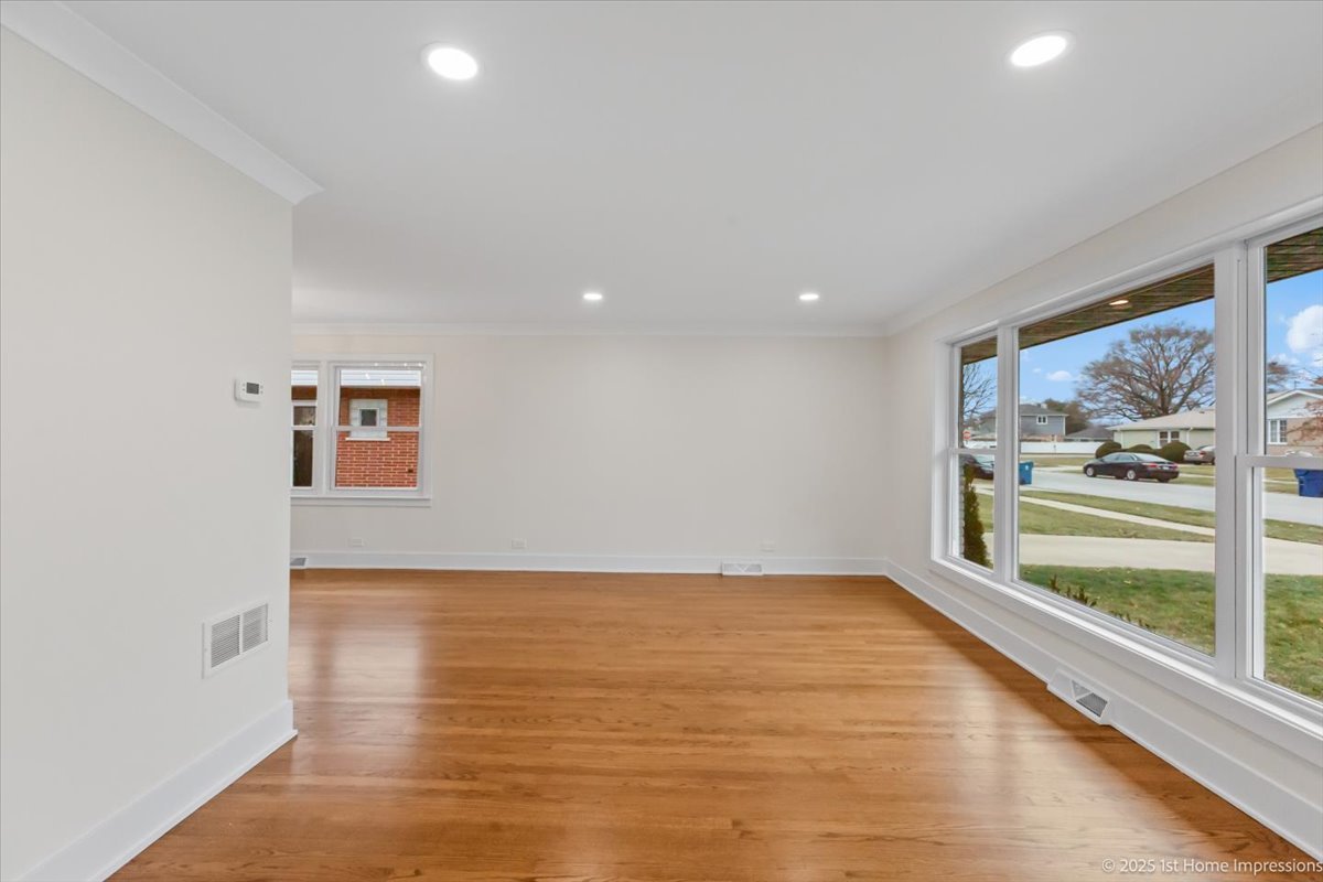 10316 Lamon Avenue, Oak Lawn, IL 60453