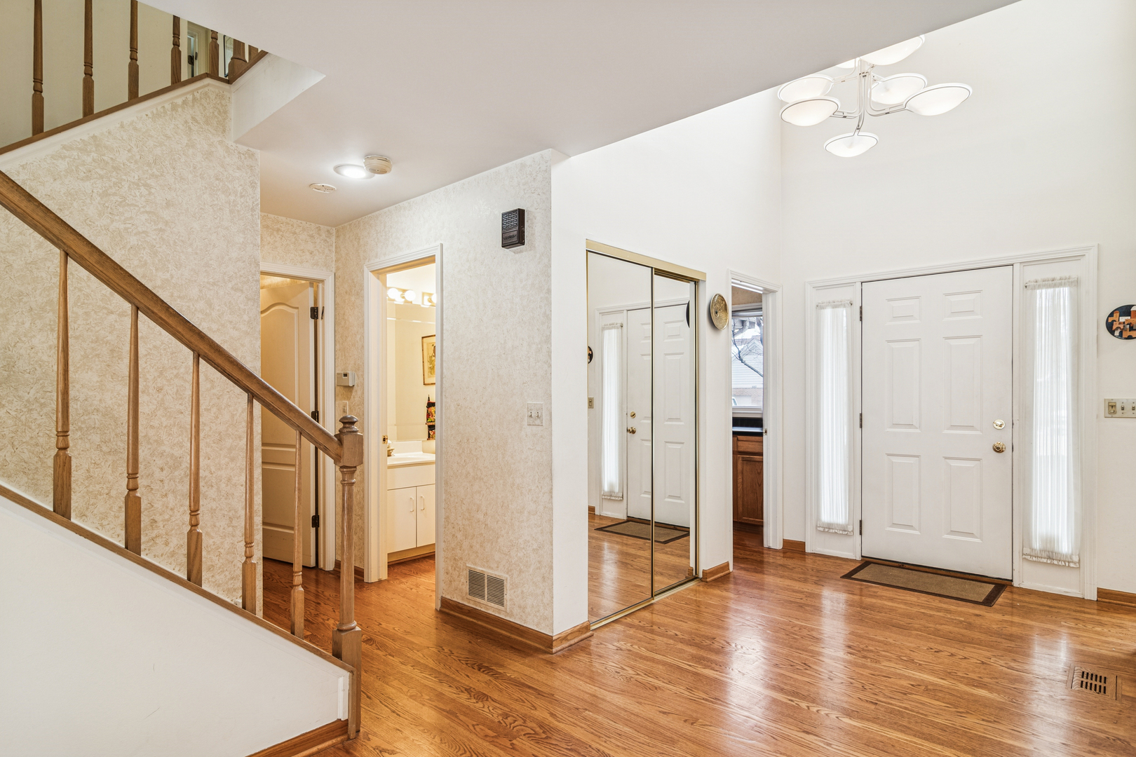 945 Villas Court, Highland Park, IL 60035