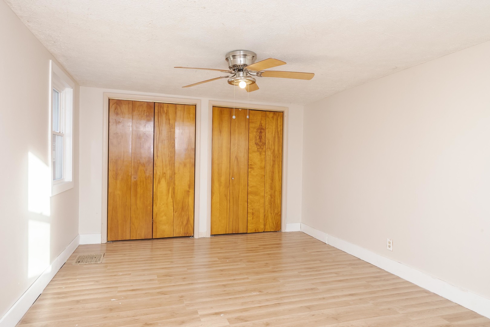 121 E James Street, Forrest, IL 61741