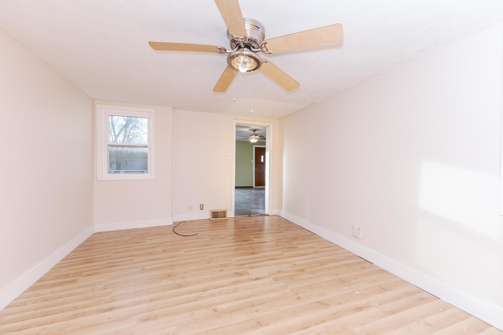 121 E James Street, Forrest, IL 61741