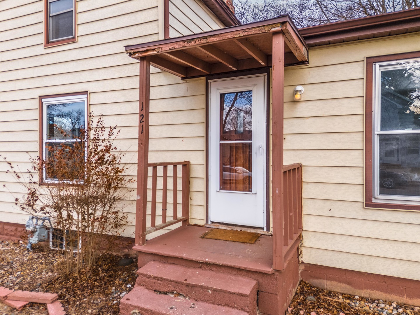 121 E James Street, Forrest, IL 61741