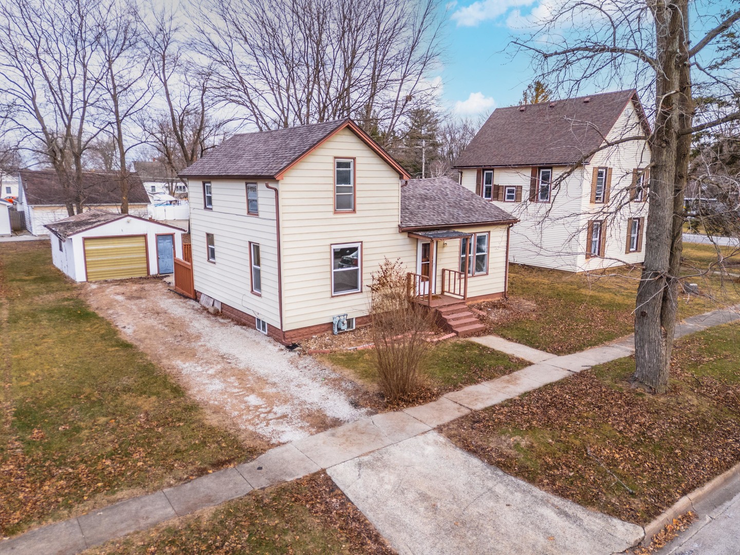 121 E James Street, Forrest, IL 61741