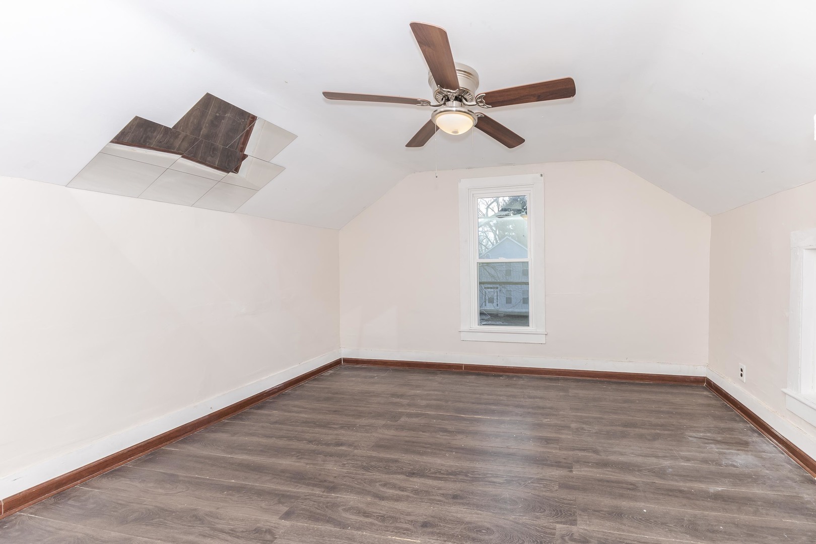 121 E James Street, Forrest, IL 61741