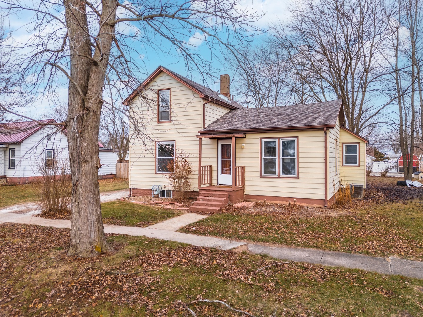 121 E James Street, Forrest, IL 61741