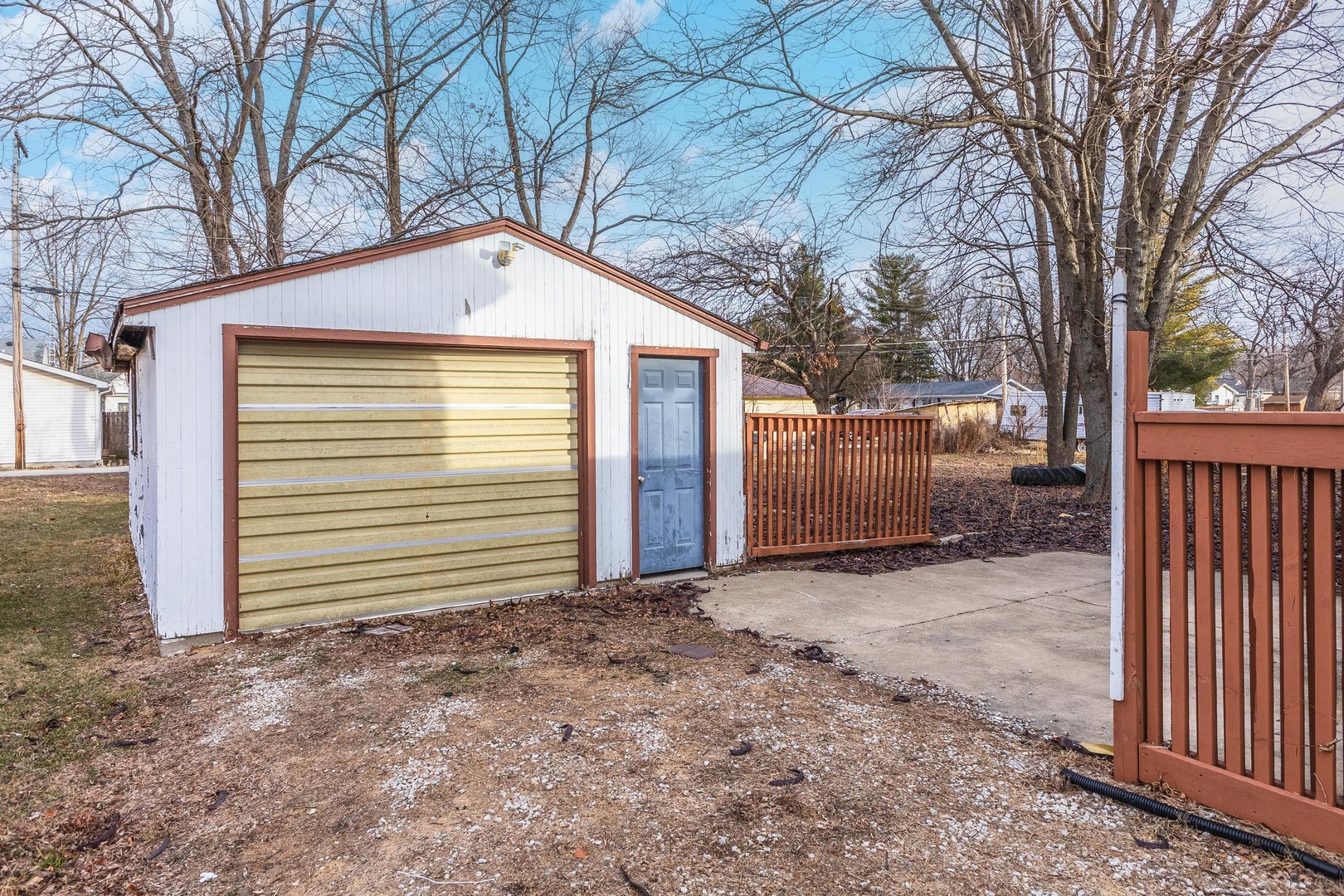 121 E James Street, Forrest, IL 61741