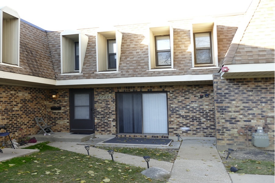 7724 Woodward Avenue #14-8G, Woodridge, IL 60517